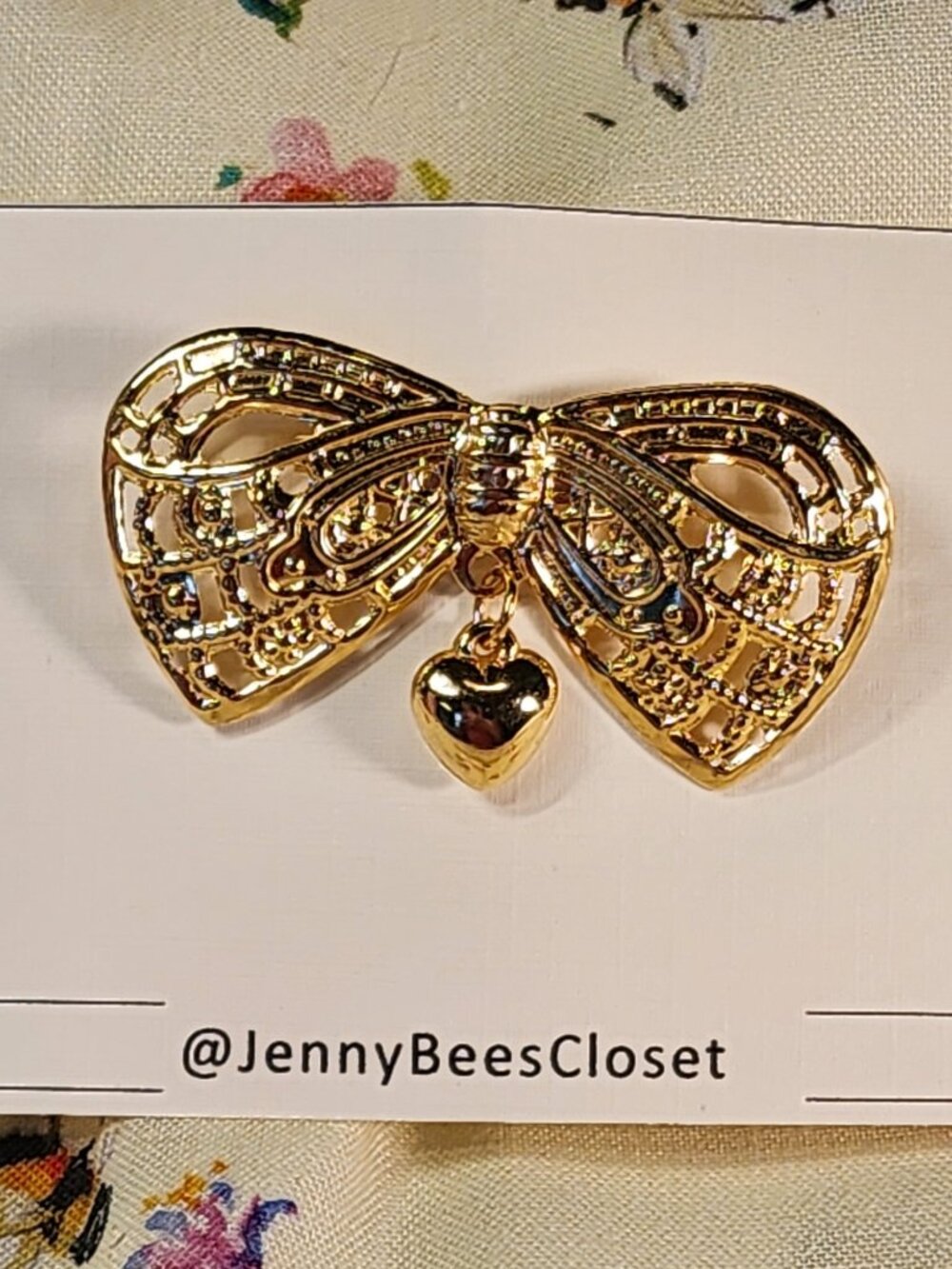 VINTAGE Carrington Bow Pin Brooch With Heart Dangle Gold-Tone